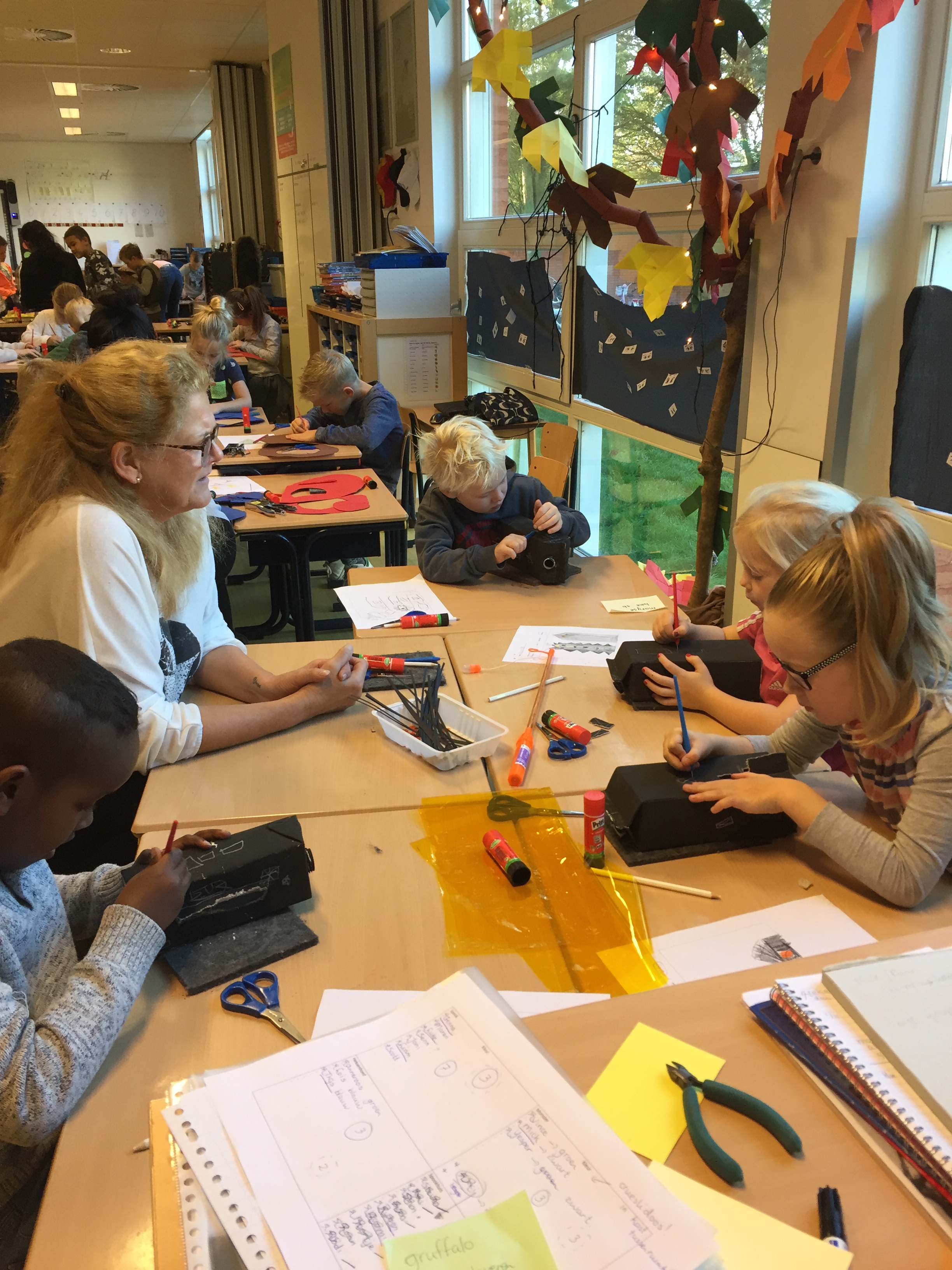 Lampionnen maken in de groepen 3